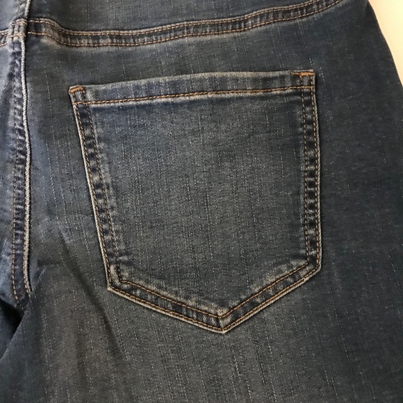 CROFT & BARROW Mid Rise Bermuda Shorts Medium Wash Jean Shorts Women’s Size 4 - Picture 5 of 16